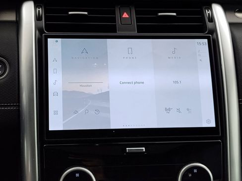 Certified 2025 Land Rover Discovery Dynamic SE image 23