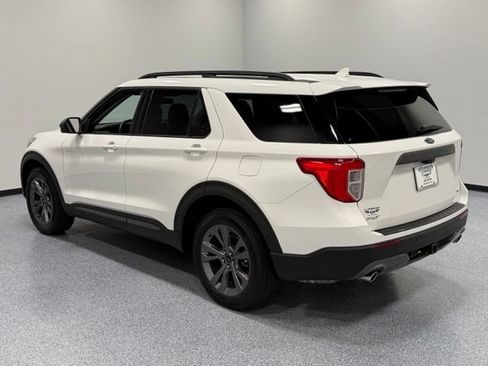 Used 2022 Ford Explorer XLT w/ Equipment Group 202A AWD/4WD image 9