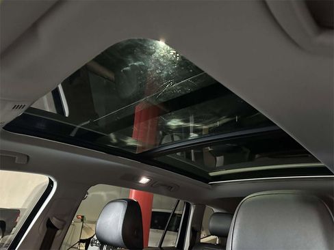 Used 2019 Volkswagen Tiguan SE w/ Panoramic Sunroof Package image 22