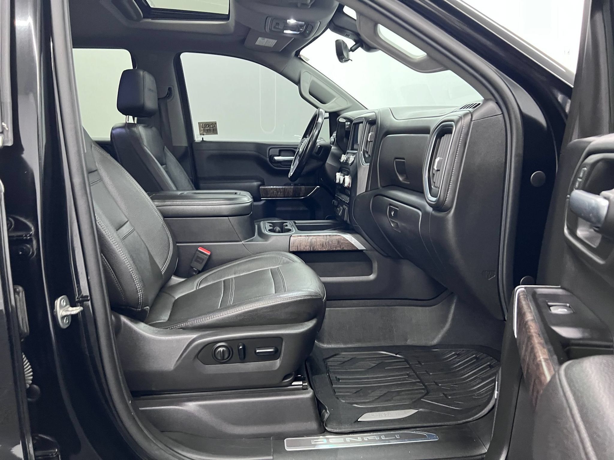 Used 2019 GMC Sierra 1500 Denali w/ Denali Ultimate Package AWD/4WD image 24