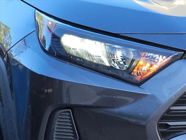 Used 2022 Toyota RAV4 LE FWD image 4