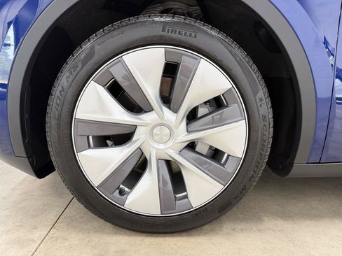 Used 2024 Tesla Model Y Long Range AWD/4WD image 7