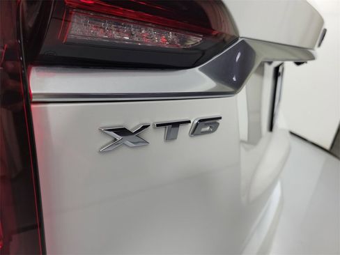 Certified 2024 Cadillac XT6 Luxury image 7