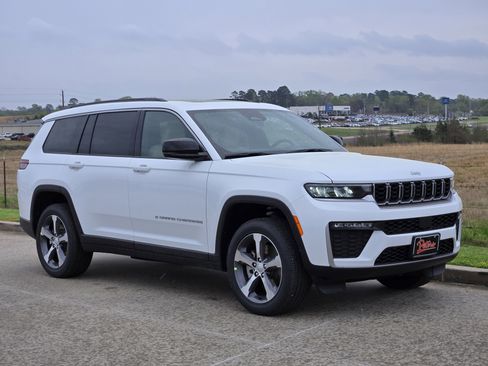 New 2026 Jeep Grand Cherokee L Limited image 1