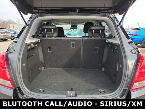 Used 2022 Chevrolet Trax LT w/ LT Convenience Package image 9