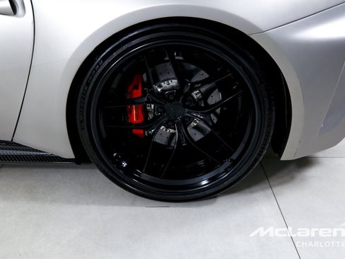 Used 2016 Ferrari F12 Berlinetta RWD image 25