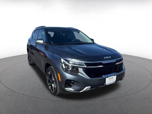 Used 2025 Kia Seltos S image 3