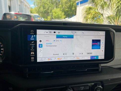 Used 2025 Jeep Wrangler Sahara image 20