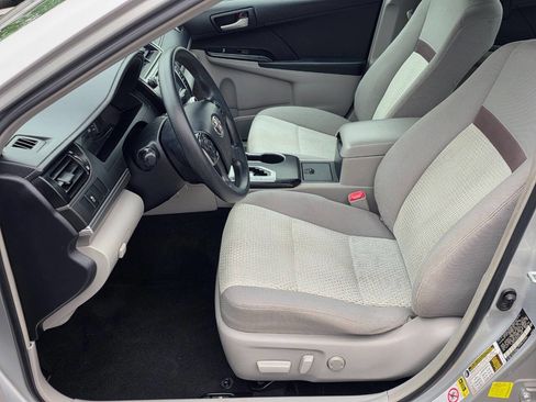 Used 2012 Toyota Camry LE FWD image 8