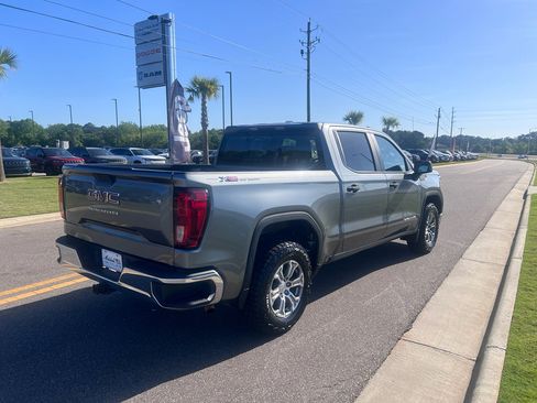 Used 2020 GMC Sierra 1500 4x4 Crew Cab w/ Sierra Value Package image 3