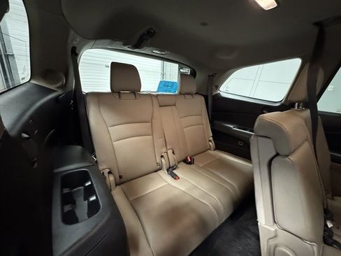Used 2017 Honda Pilot Touring image 16