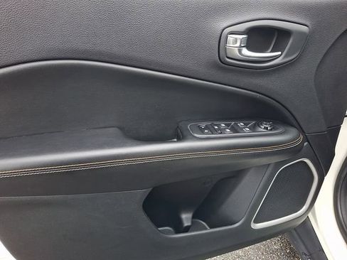 Used 2020 Jeep Compass Latitude AWD/4WD image 12