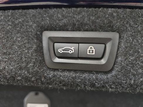 Used 2021 BMW M550i xDrive w/ Executive Package image 28