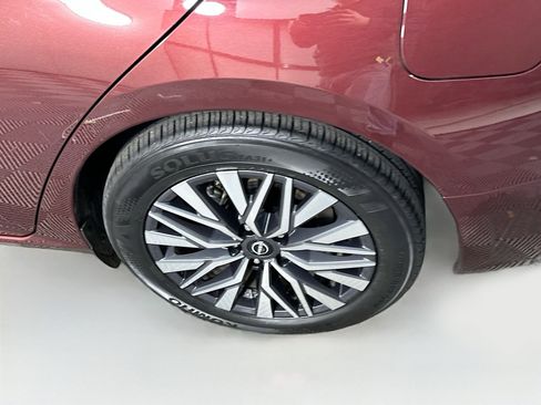 Used 2025 Nissan Altima 2.5 SV image 11