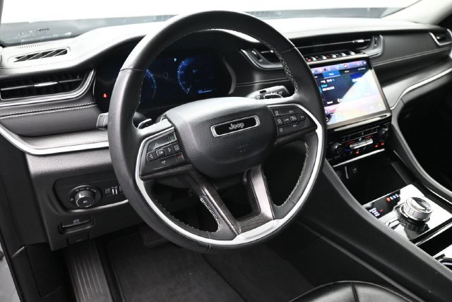 Used 2023 Jeep Grand Cherokee L Limited AWD/4WD image 19