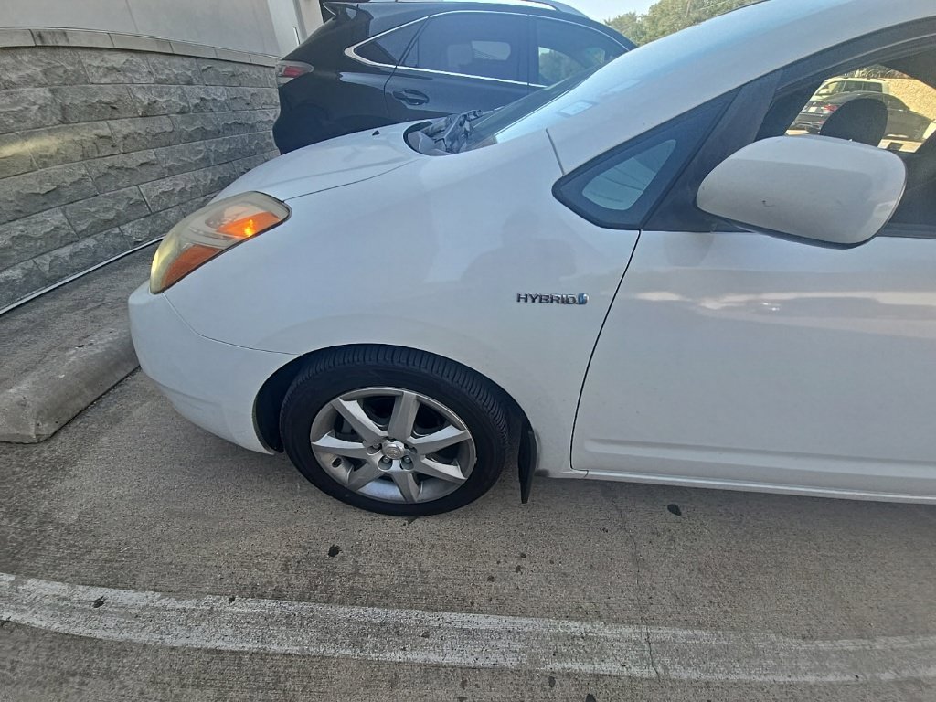 Used 2007 Toyota Prius Touring w/ Pkg 3 FWD image 2