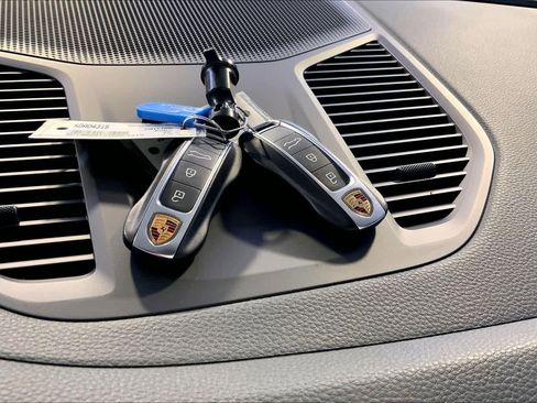 Used 2025 Porsche Cayenne image 21