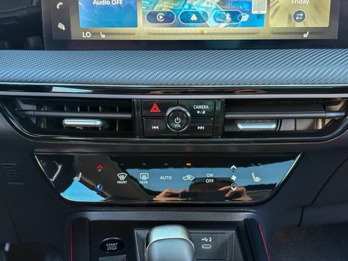 Used 2025 Nissan Kicks SR w/ SR Premium Package AWD/4WD image 23