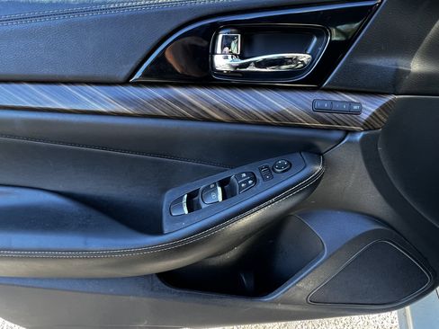 Used 2017 Nissan Maxima Platinum image 13