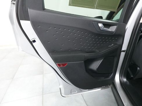 Used 2020 Ford Escape SE image 25