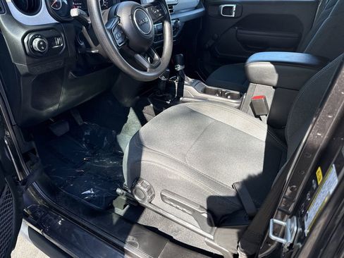 Used 2024 Jeep Gladiator Sport image 15