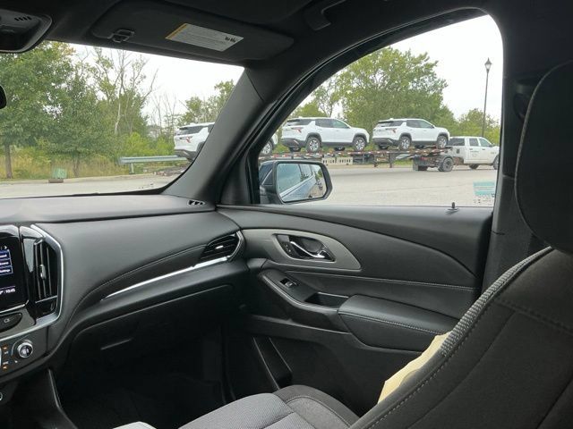 Used 2023 Chevrolet Traverse LT w/ LPO, Floor Liner Package AWD/4WD image 28