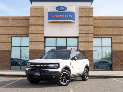 New 2025 Ford Bronco Sport Outer Banks w/ Outer Banks Tech Package+ AWD/4WD image 2