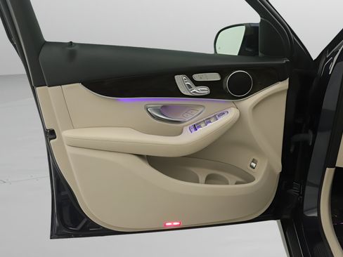 Certified 2022 Mercedes-Benz GLC 300 image 17
