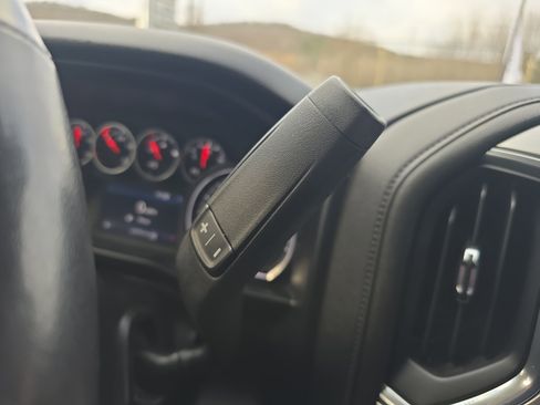 Used 2020 Chevrolet Silverado 1500 LT Trail Boss w/ Midnight Edition image 28