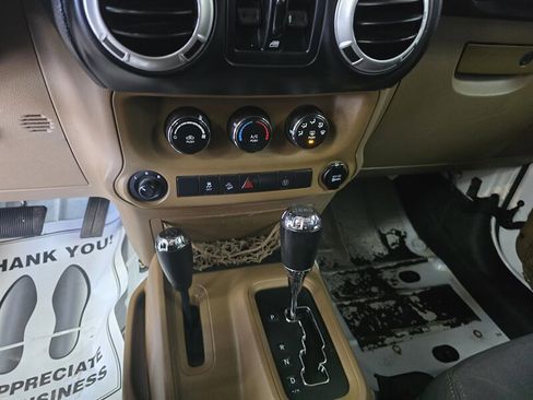 Used 2014 Jeep Wrangler Unlimited Sahara w/ Connectivity Group image 19