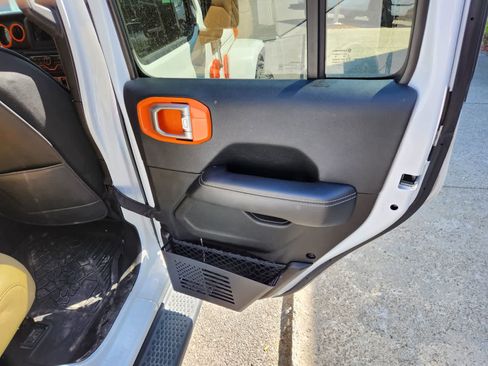 Used 2019 Jeep Wrangler Unlimited Sahara w/ Cold Weather Group AWD/4WD image 26