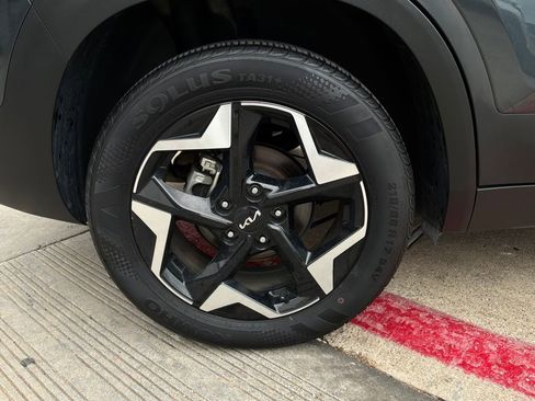 Used 2025 Kia Seltos S image 9