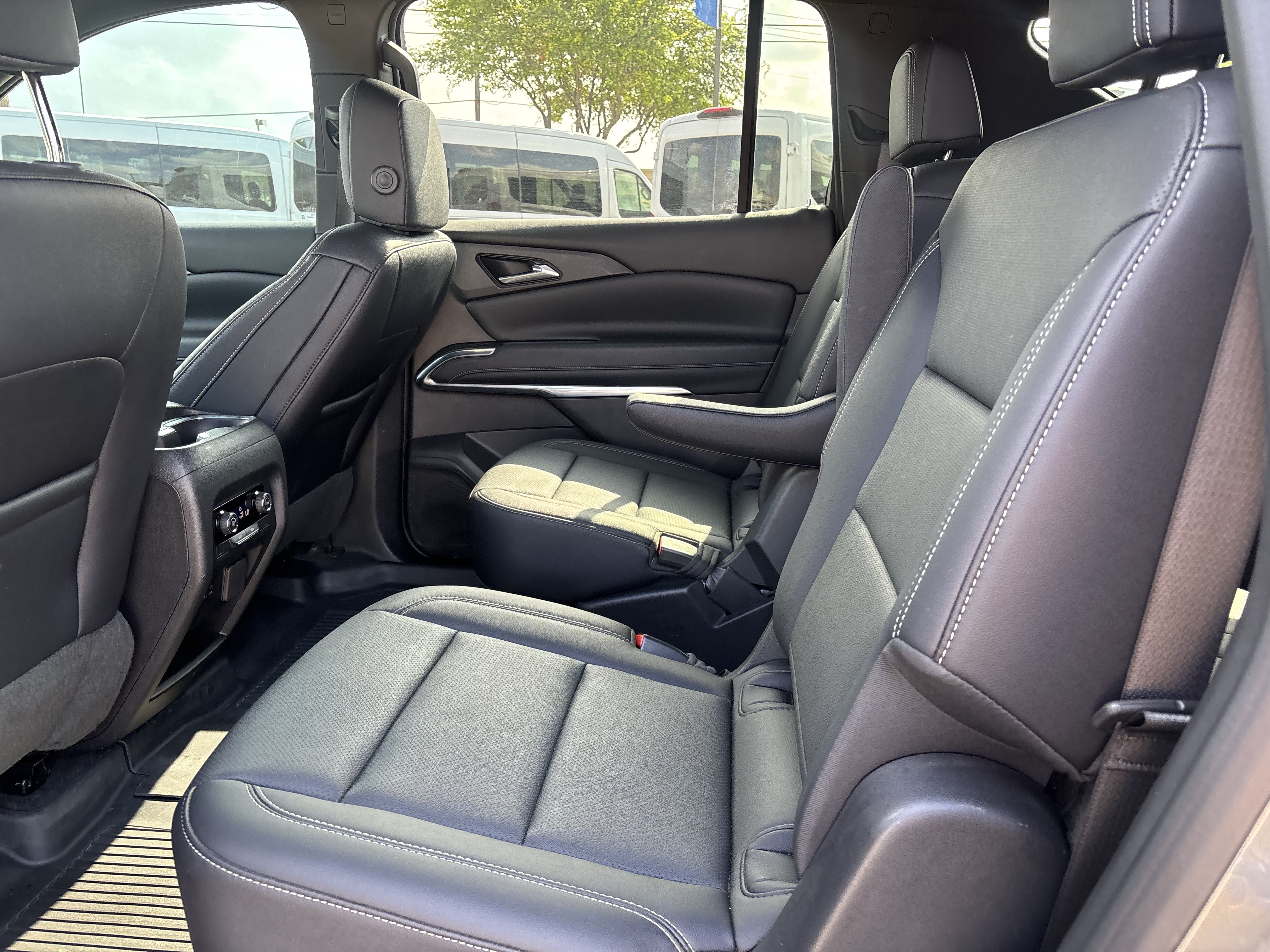 Used 2025 Chevrolet Traverse LT w/ Driver Confidence Package FWD image 15