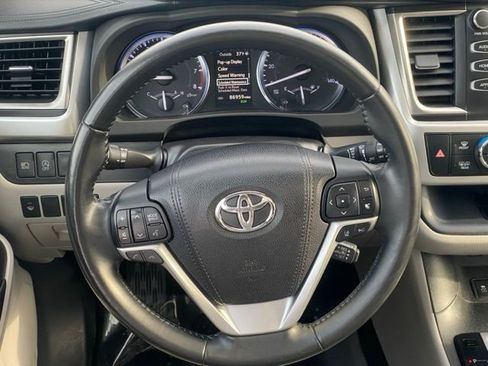 Used 2018 Toyota Highlander XLE image 13