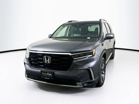 Used 2023 Honda Pilot Touring image 3