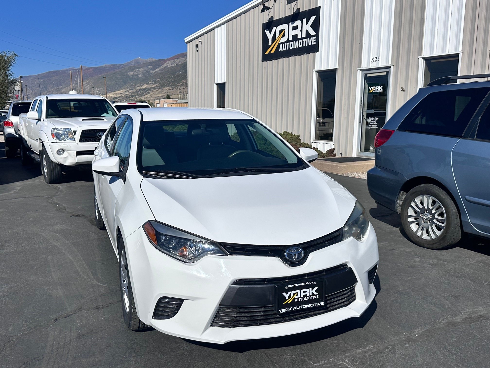 Used 2015 Toyota Corolla LE FWD image 1