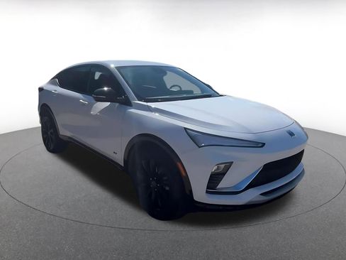 Used 2025 Buick Envista Sport Touring image 3