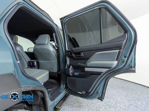 Used 2025 Toyota 4Runner Trailhunter image 30