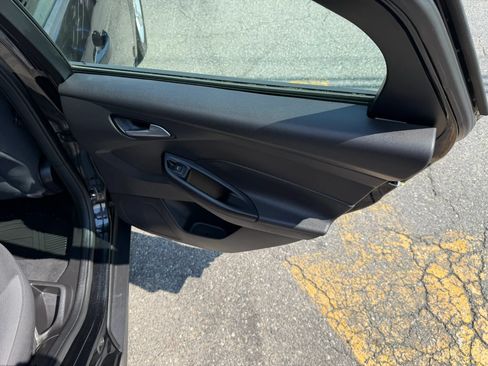 Used 2014 Ford Focus SE w/ SE Winter Package FWD image 33