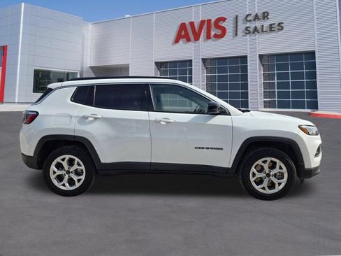 Used 2025 Jeep Compass Latitude w/ Sun & Sound Group AWD/4WD image 5