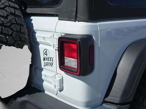 Certified 2022 Jeep Wrangler Sport AWD/4WD image 39