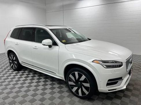 Used 2024 Volvo XC90 T8 Plus w/ Protection Package Premier AWD/4WD image 4