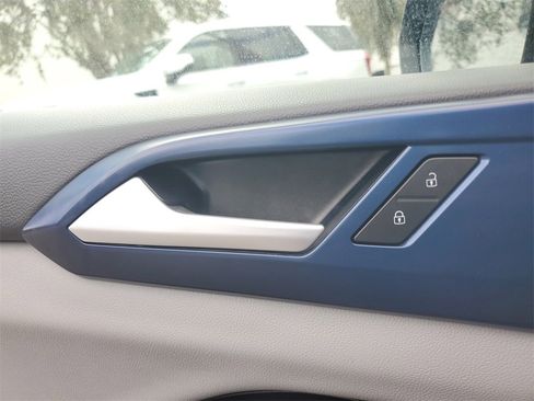 Used 2022 Volkswagen Taos SE image 64