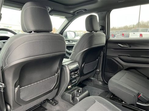 New 2025 Jeep Grand Cherokee L Laredo w/ Luxury Tech Group I image 33