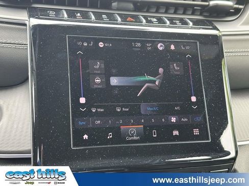 Certified 2025 Jeep Grand Cherokee Altitude AWD/4WD image 33