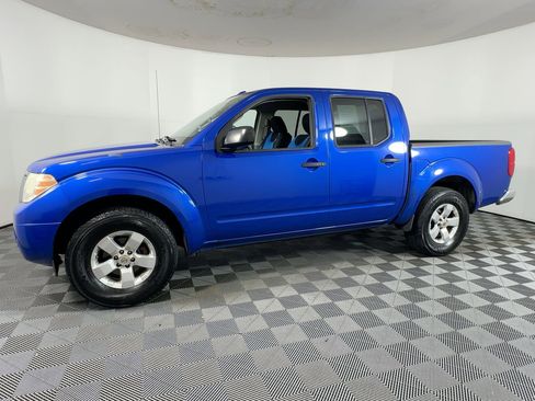Used 2013 Nissan Frontier SV image 2