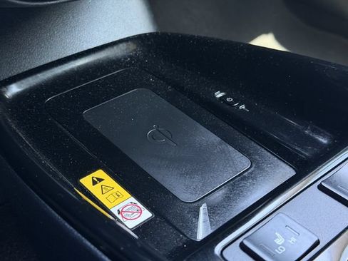 Used 2021 Toyota Prius XLE FWD image 20