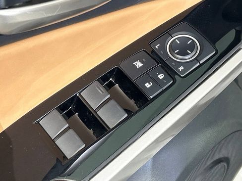 Used 2017 Lexus IS 300 AWD image 36