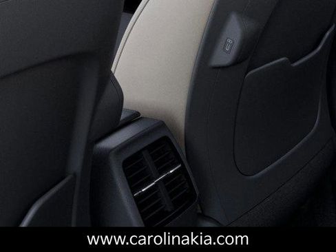 New 2025 Kia Niro EX Touring image 26