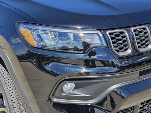 New 2026 Jeep Compass Latitude image 9